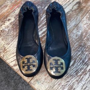 Size 8 Tory Burch flats with gold emblem. Like new.